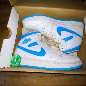 women’s air jordan 1 mid. size 8. white and powder blue